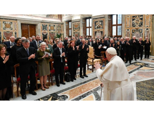 Popiežius: katalikiškų mokyklų uždavinys – jaunimą atverti tiesai, gėriui ir grožiui